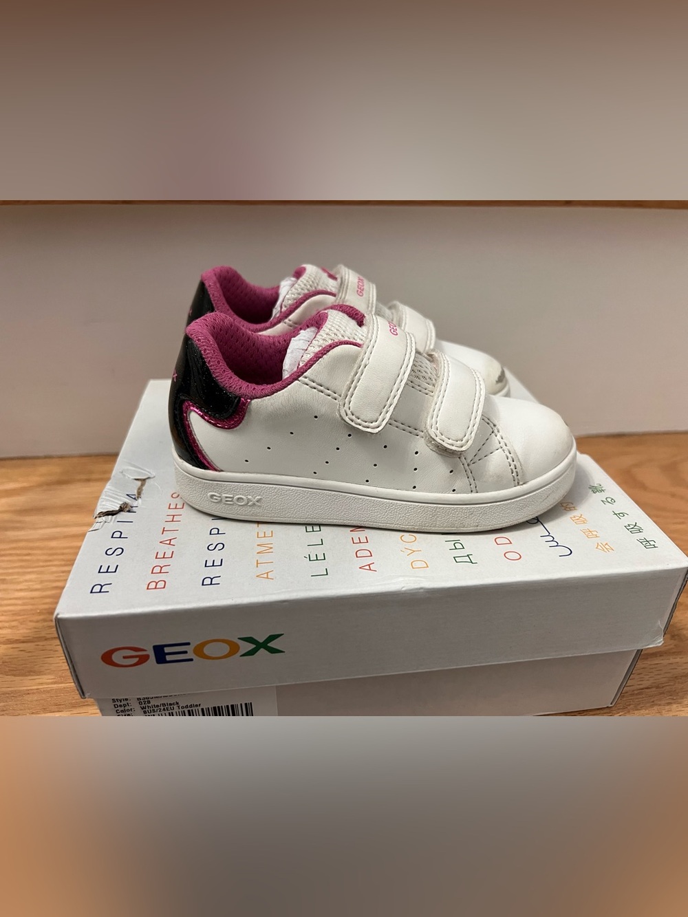 Geox Eclyper sneakers toddler size 8 white/black/ pink
